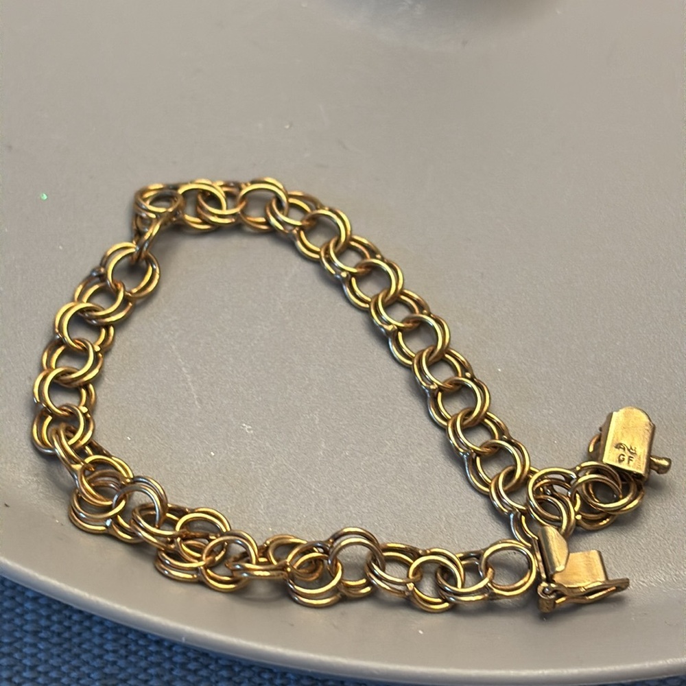 Elegant Gold Chain Bracelet
